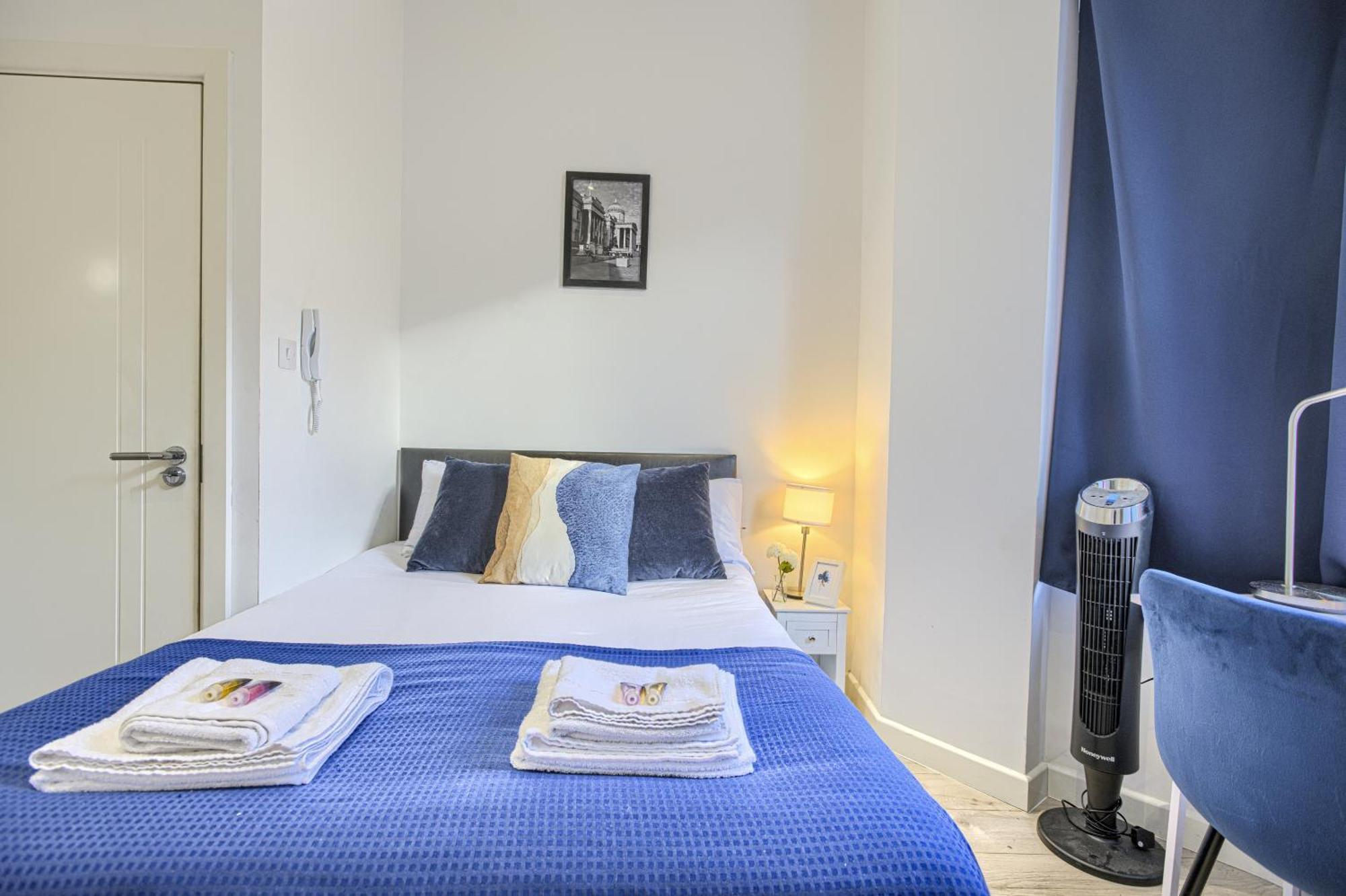 The Finsbury Deluxe Apartments London Room photo