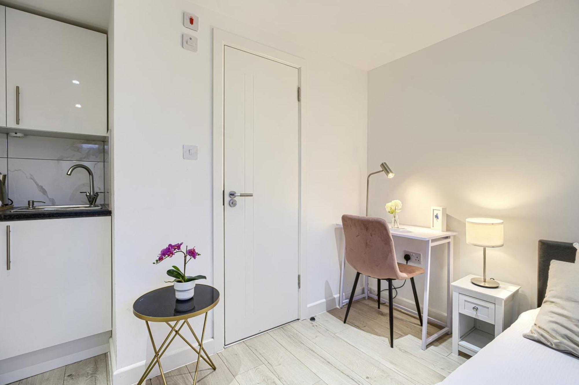 The Finsbury Deluxe Apartments London Room photo