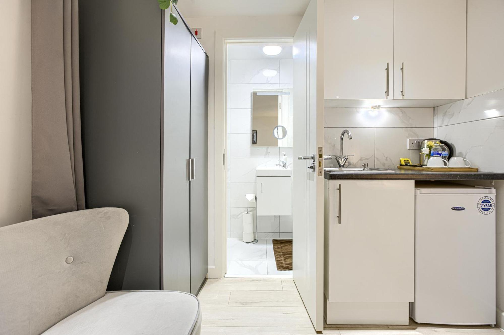 The Finsbury Deluxe Apartments London Room photo