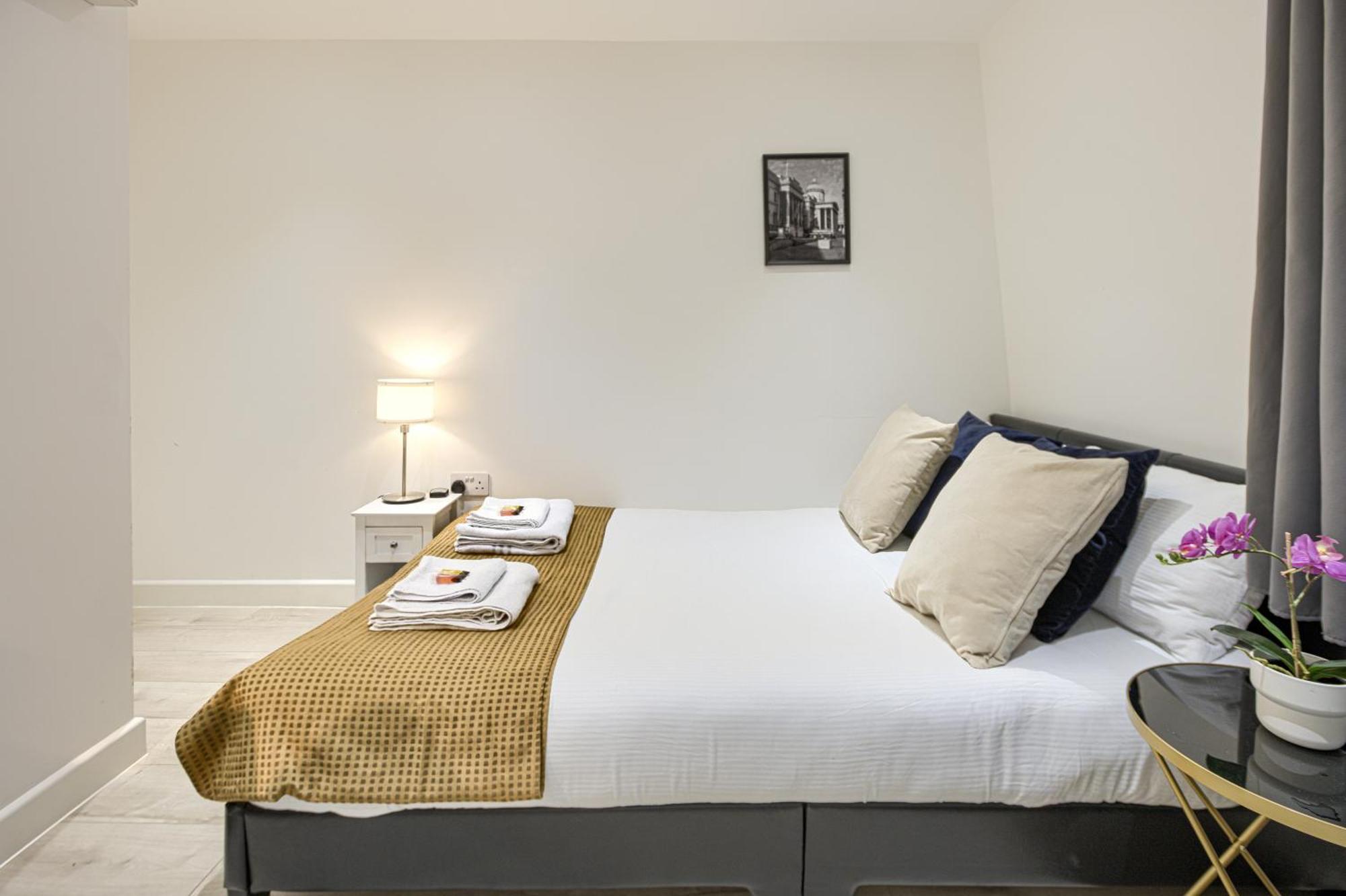 The Finsbury Deluxe Apartments London Room photo