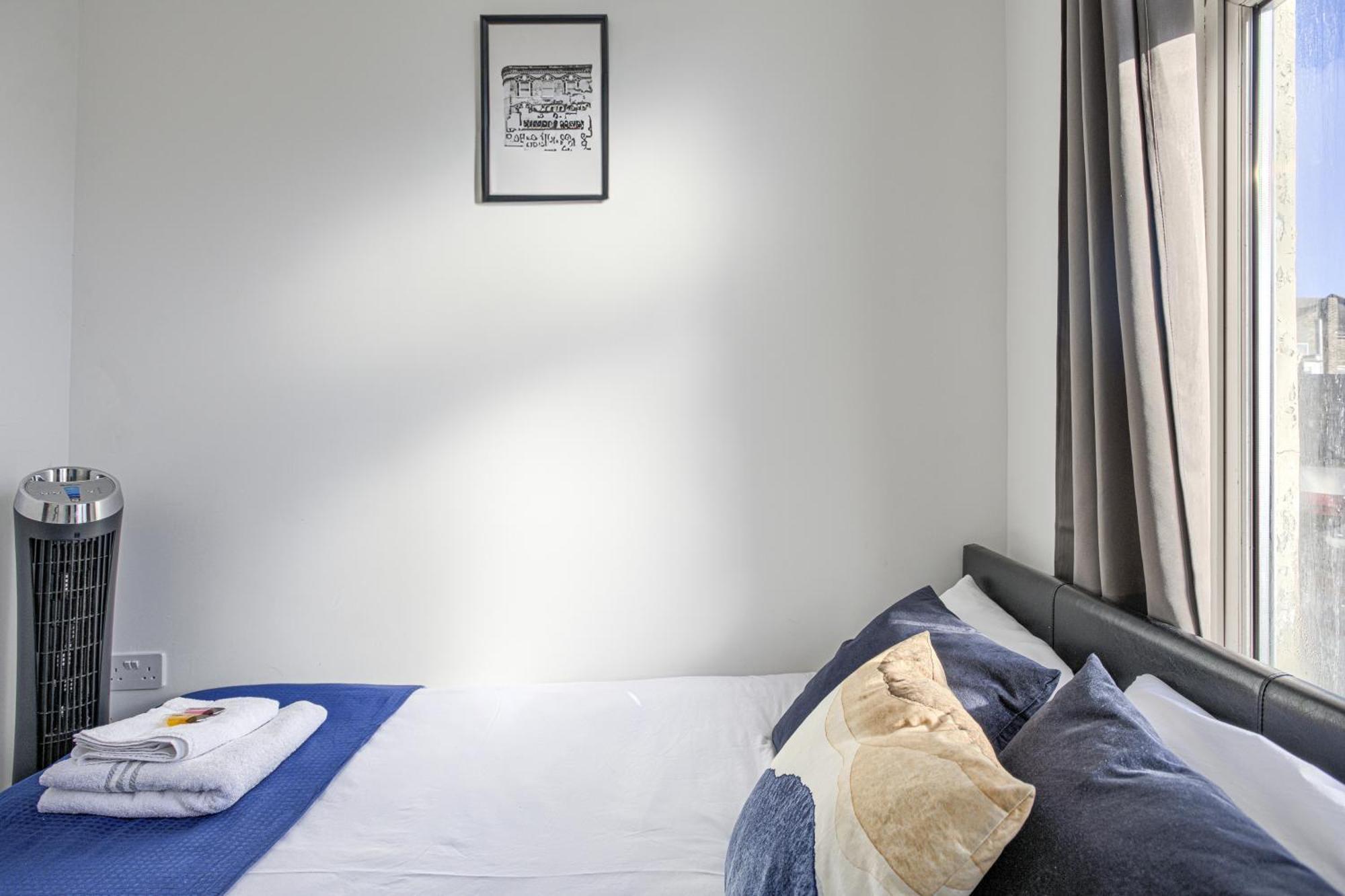 The Finsbury Deluxe Apartments London Room photo