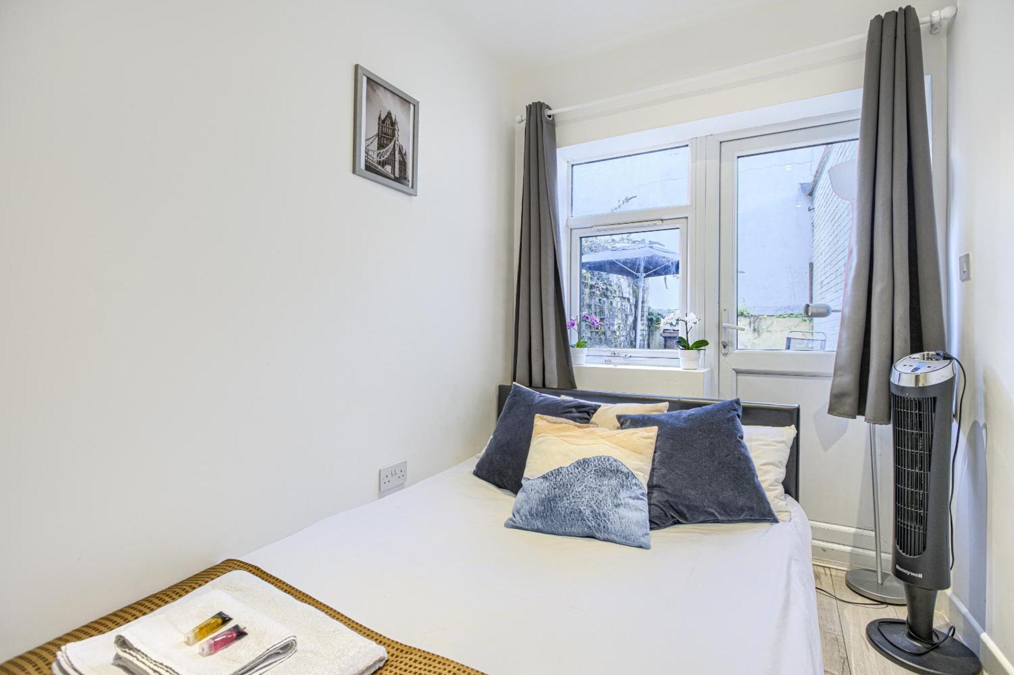 The Finsbury Deluxe Apartments London Room photo