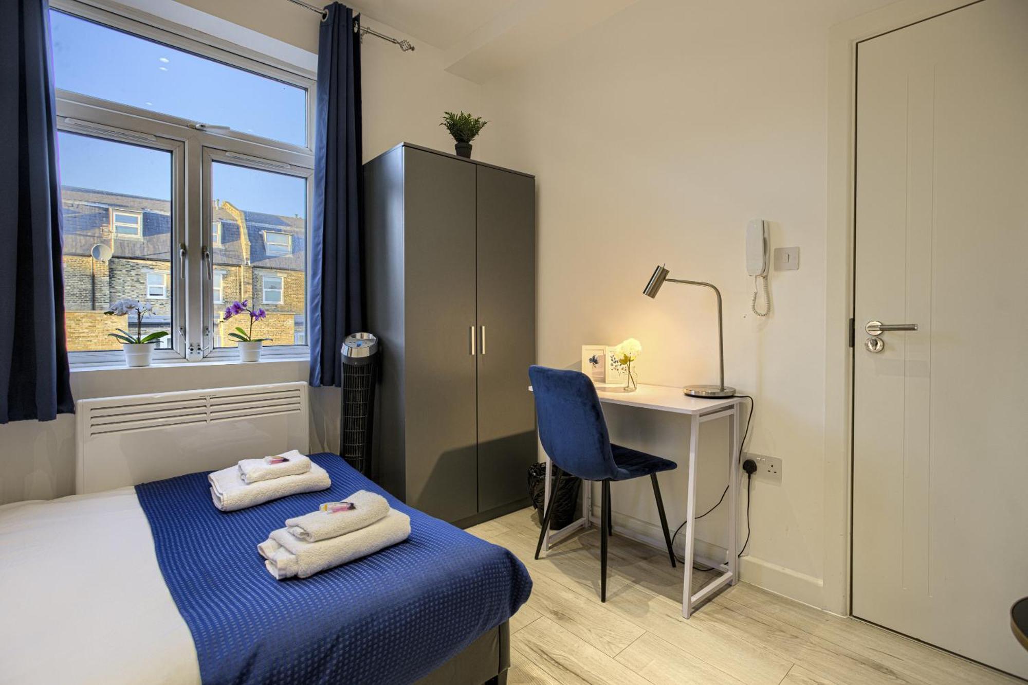 The Finsbury Deluxe Apartments London Room photo