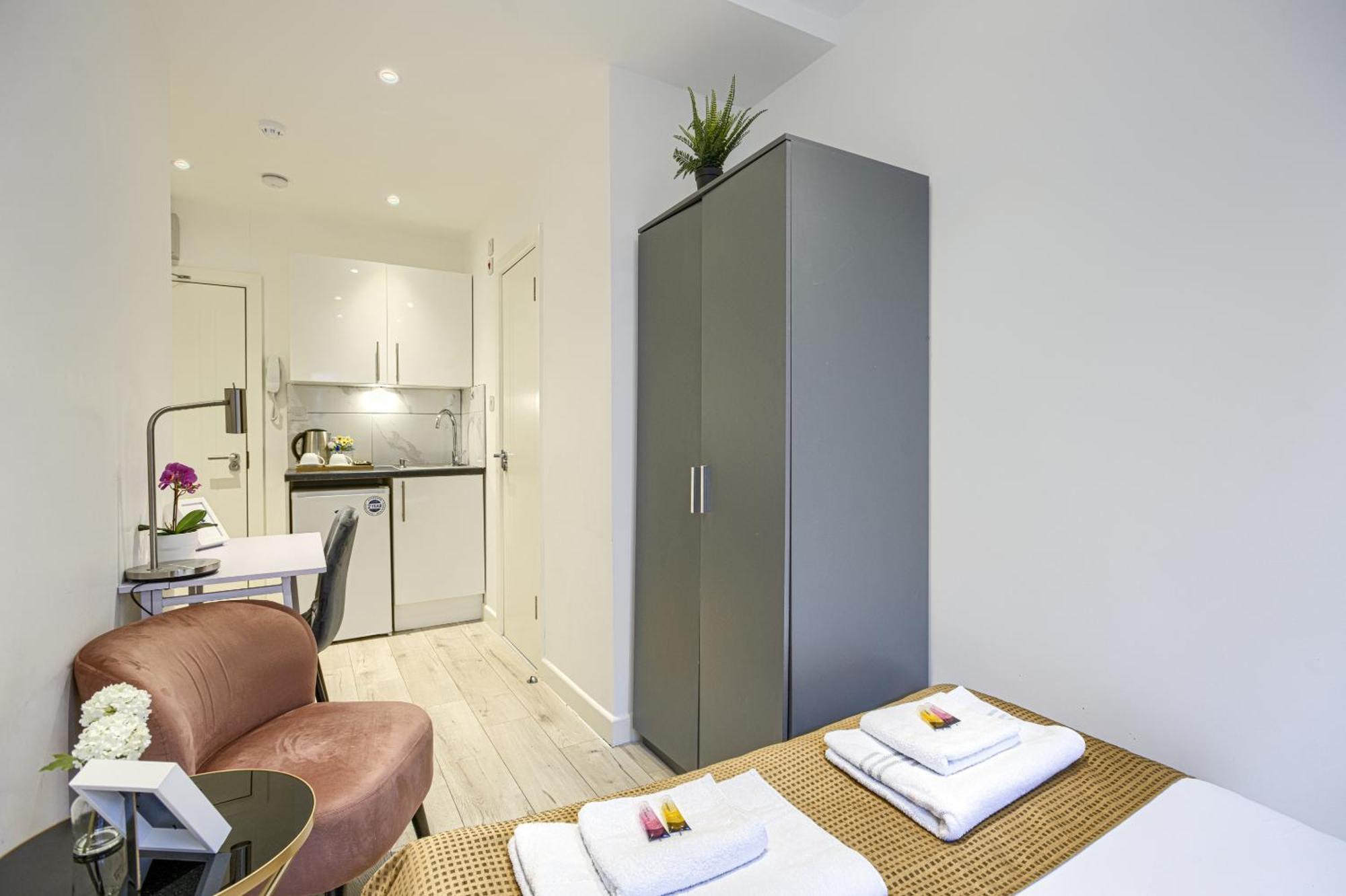 The Finsbury Deluxe Apartments London Exterior photo