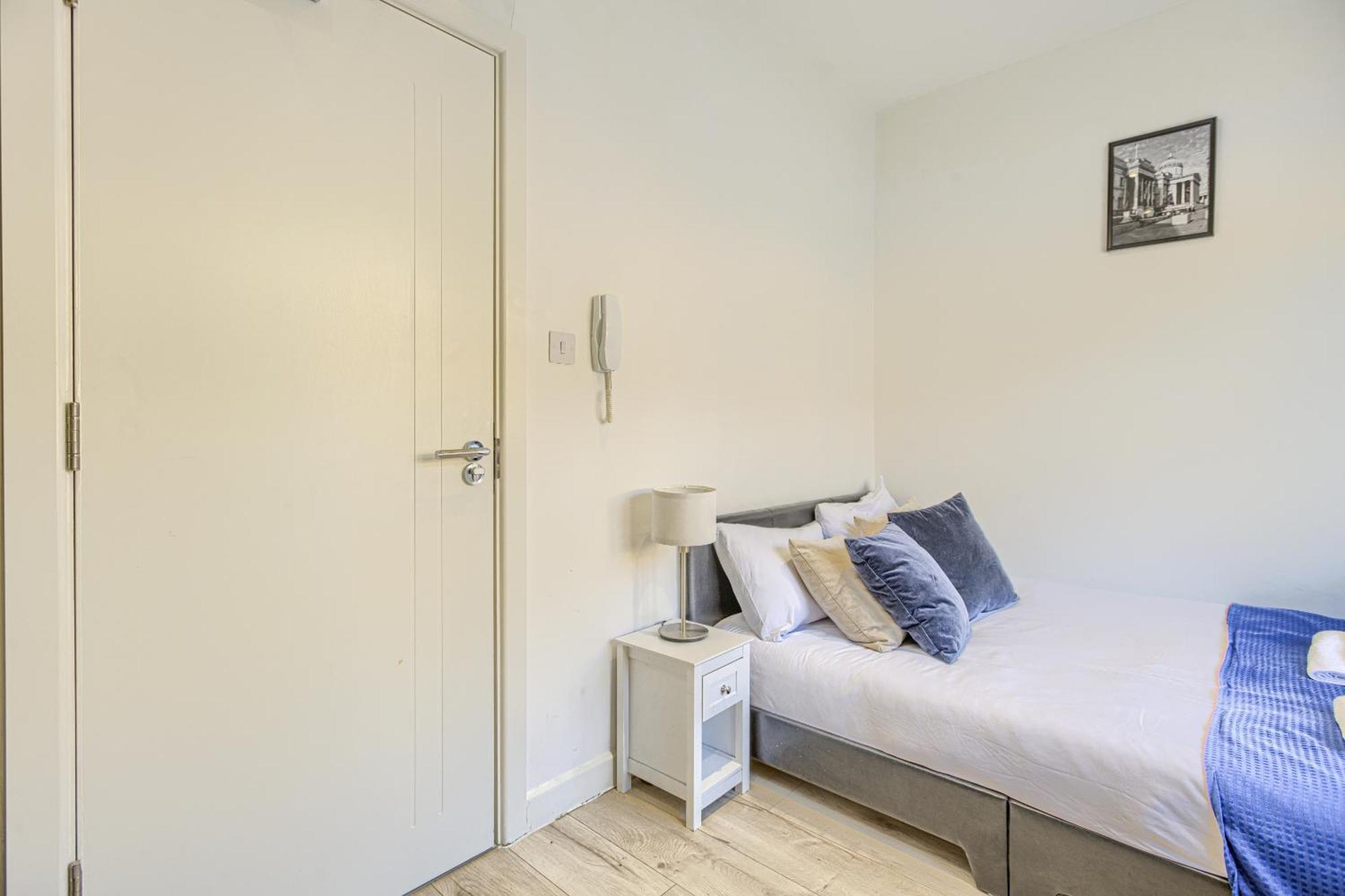 The Finsbury Deluxe Apartments London Room photo