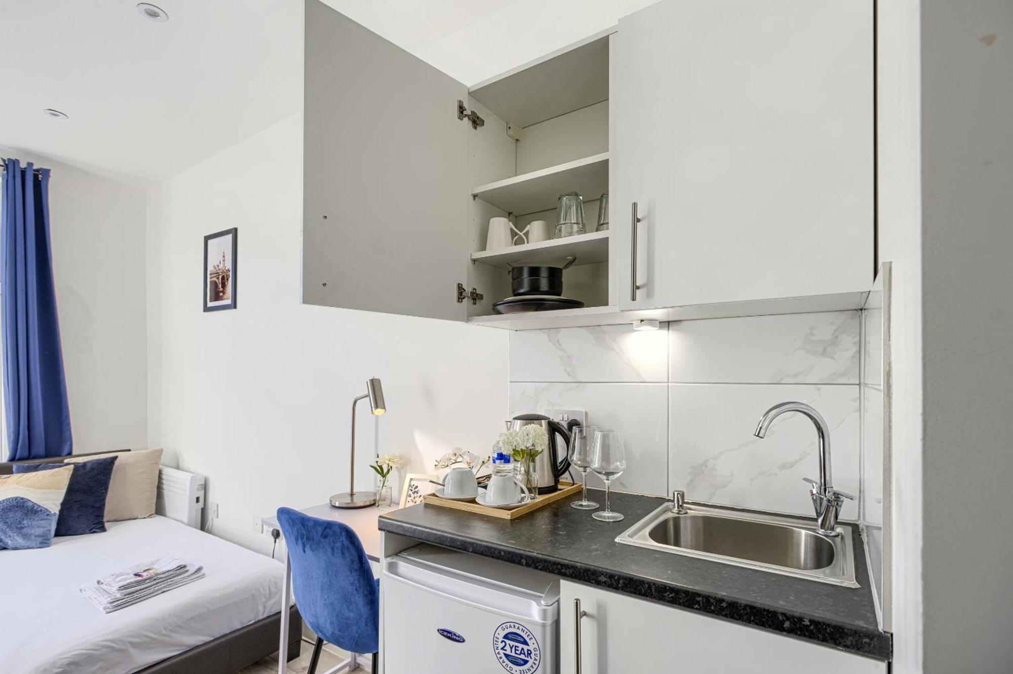 The Finsbury Deluxe Apartments London Room photo