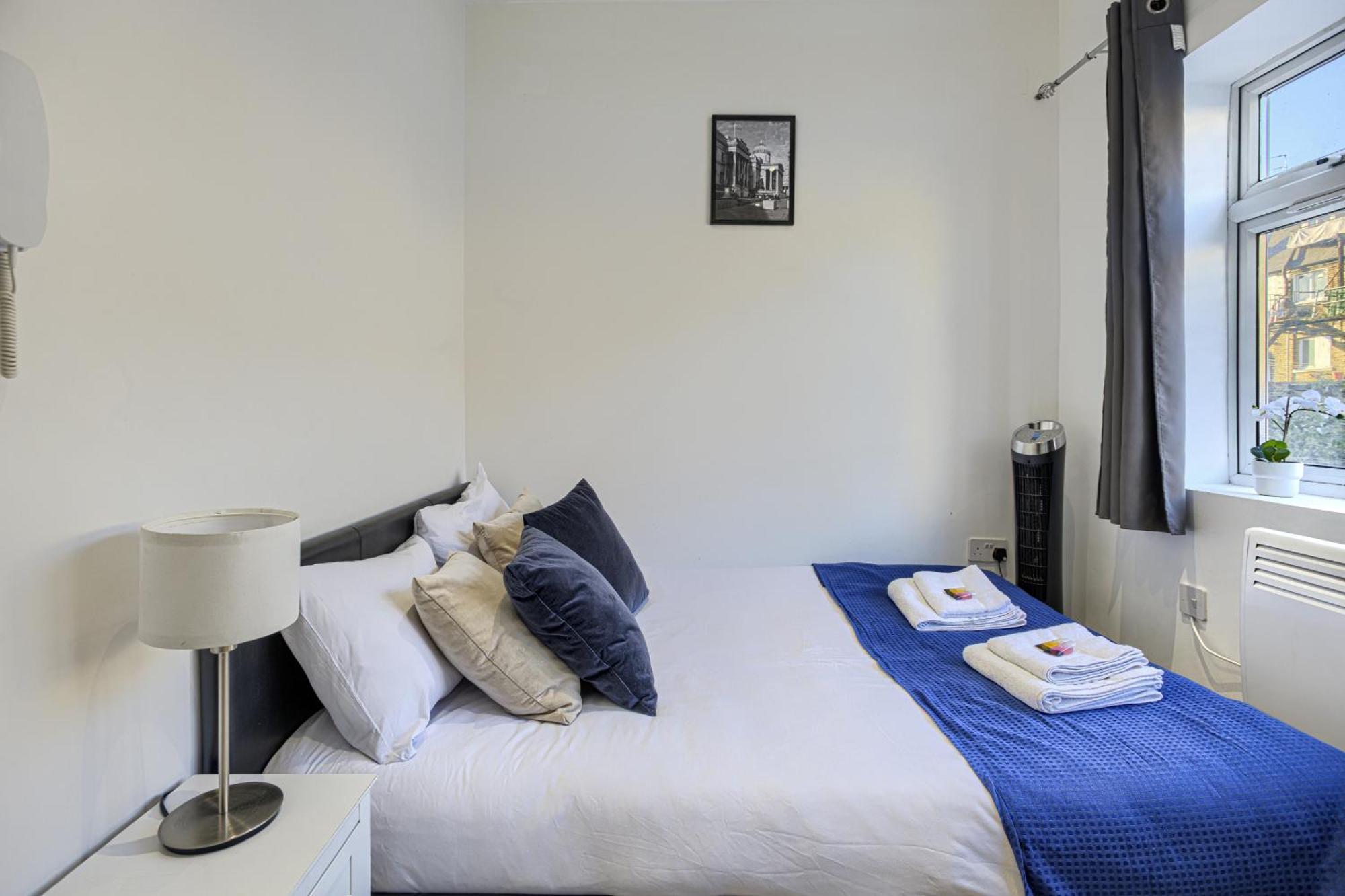 The Finsbury Deluxe Apartments London Room photo